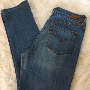 Demi Curve Classic Rise Slim Leg (LEVI’S)